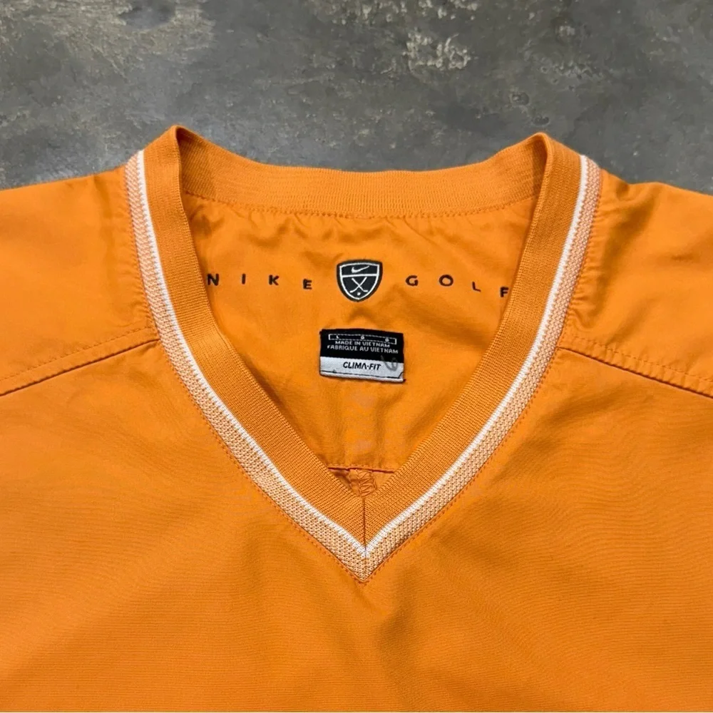 Nike Mini Swoosh Embroidered Pullover Windbreaker Jacket - Picture 3 of 9